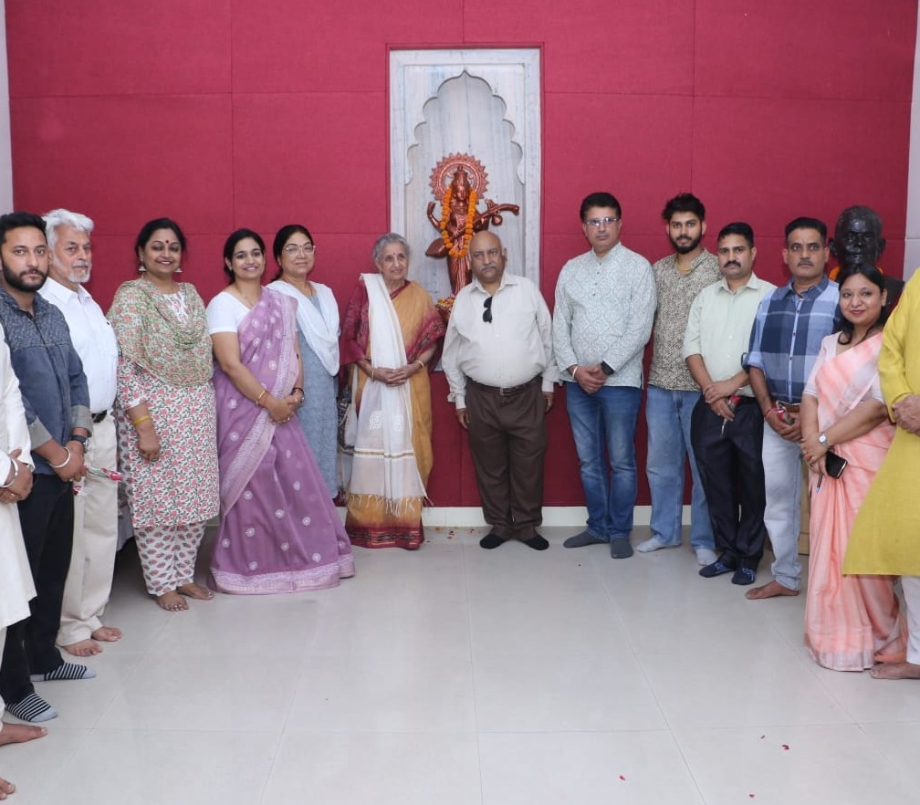 A three-day exhibition of miniature paintings based on 'Ragmala' was organized by the Singing Department of Bhatkhande Sanskriti Vishwavidyalaya.